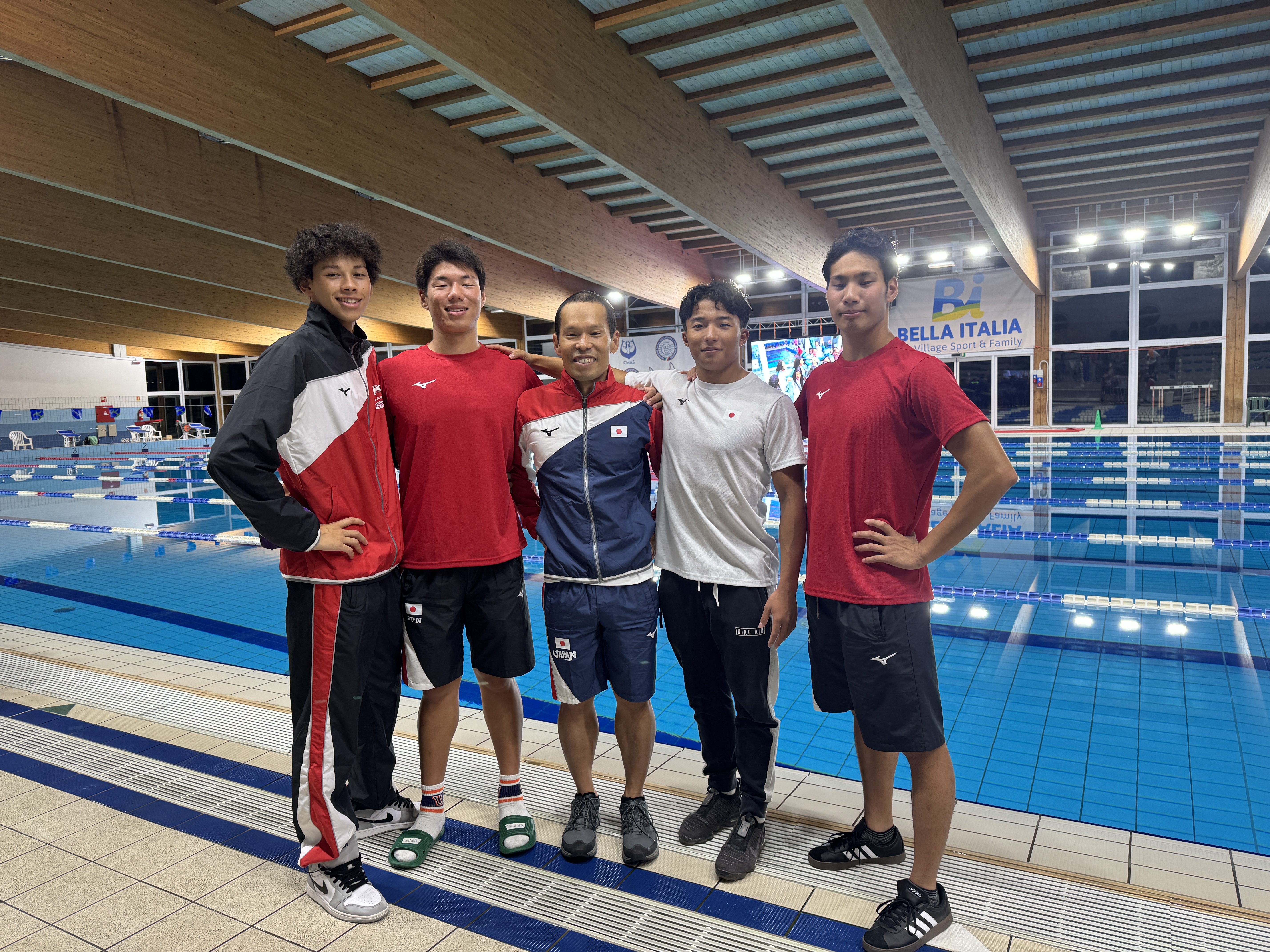 大学水泳大会集合画像 