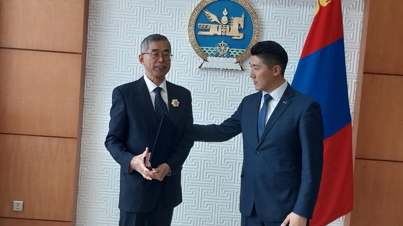 松田孝一名誉教授がモンゴル国「北極星勲章」を受章しました。 | 大阪