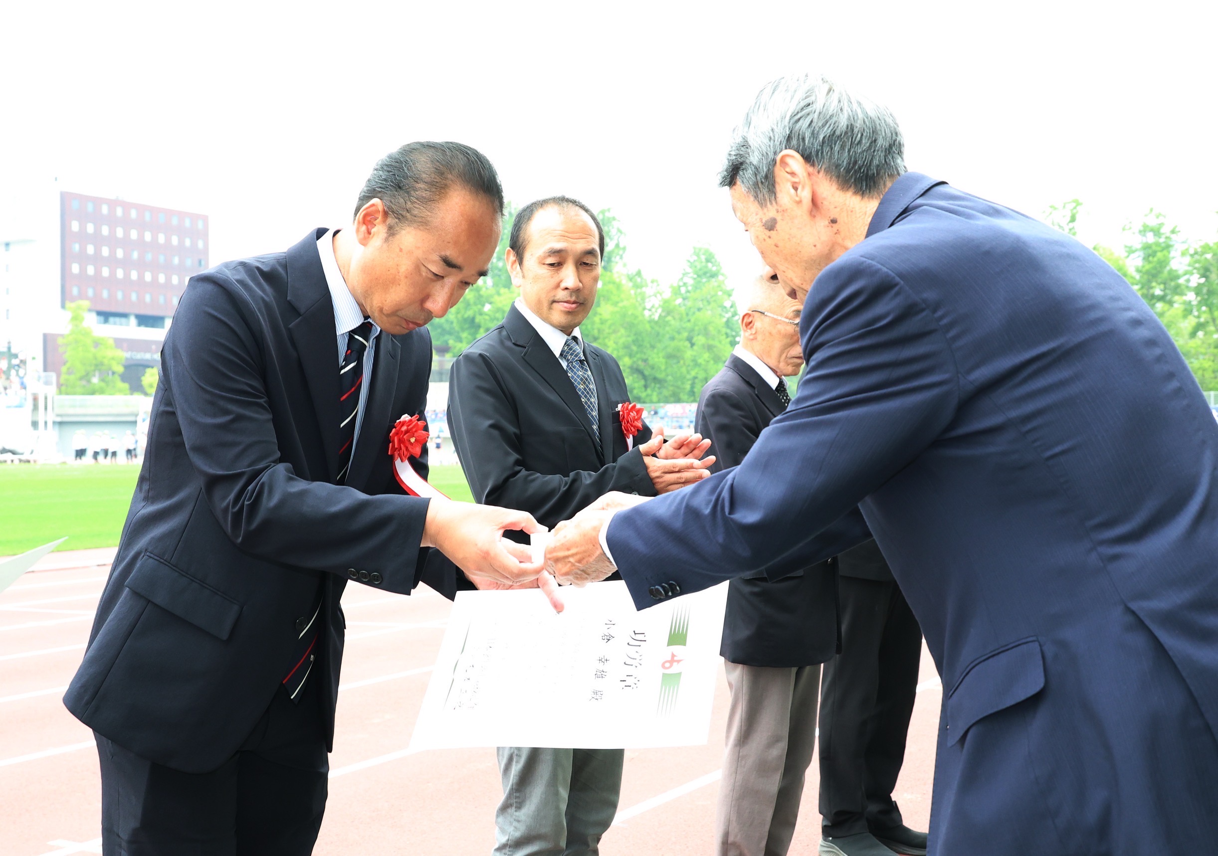 人間科学部 小倉幸雄教授が公益社団法人日本学生陸上競技連合より