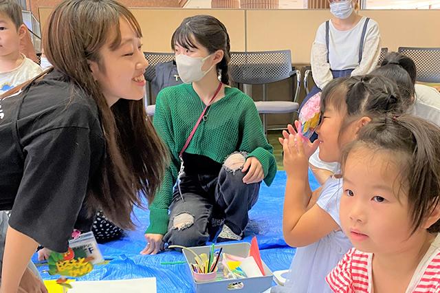 幼児保育学科 自治体連携で取り組む子育て支援活動「わくわくランド」―さかなつりごっこをしよう―